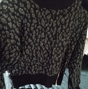 Old Navy Black and Gray Leopard Print Sweater. Xs